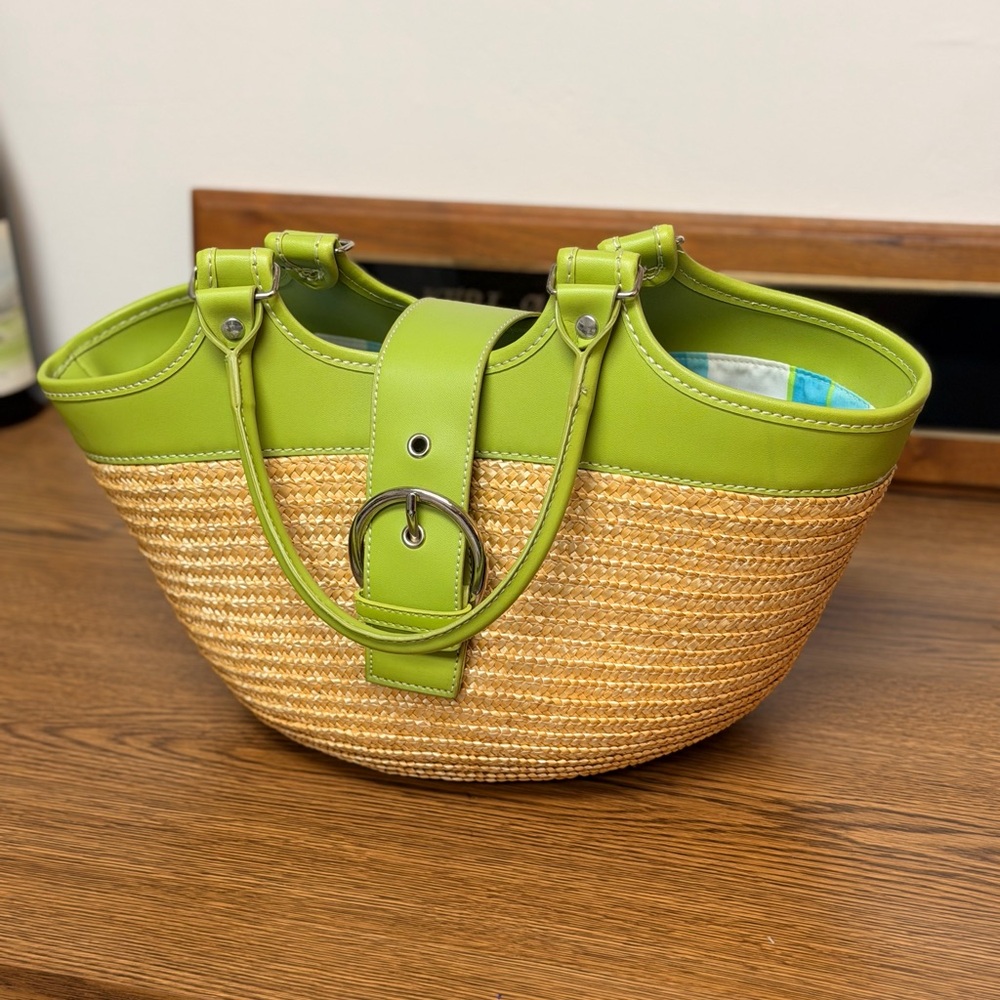 Green Straw Tote Bag with Buckle Accent - Picture 5 of 5